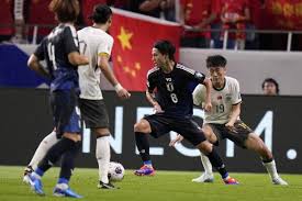 明国羽步入